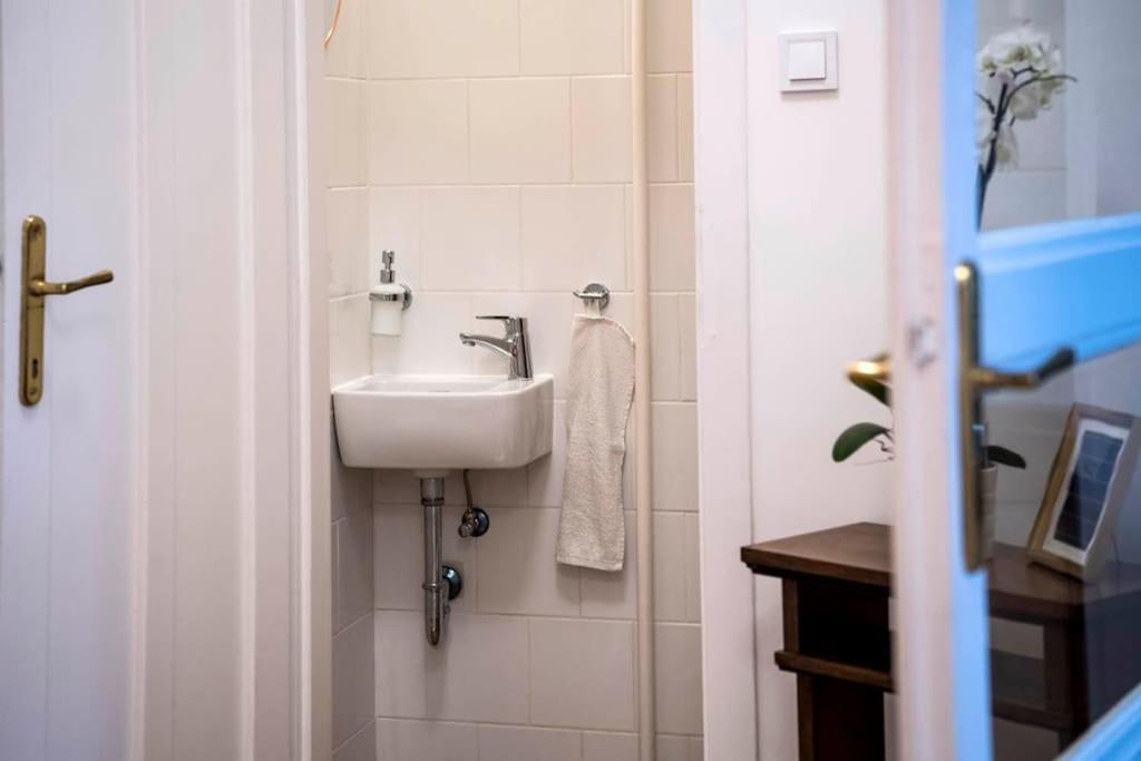 Gorgeous Flat Right Near The City Center Budapest Exterior foto